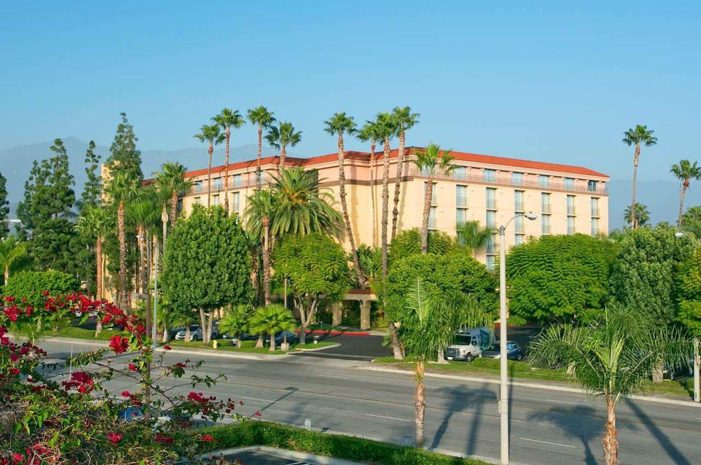 Embassy Suites By Hilton Arcadia-Pasadena Area Esterno foto